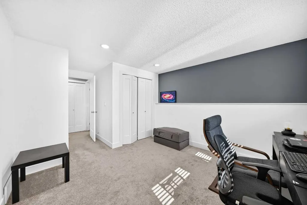 12 Sunvale Mews SE Calgary AB T2X 2P5