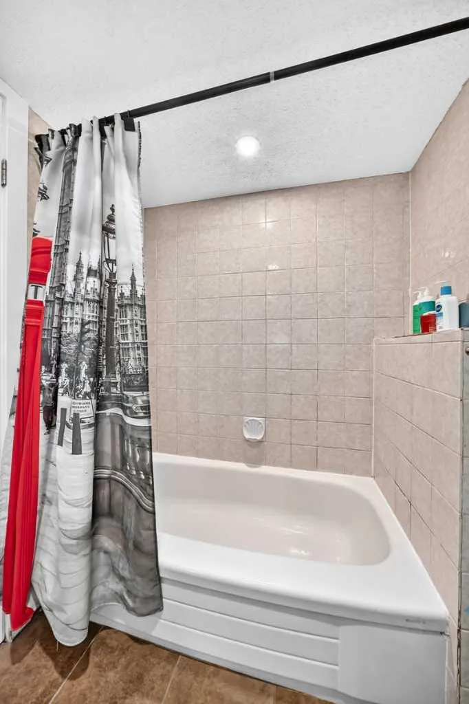12 Sunvale Mews SE Calgary AB T2X 2P5