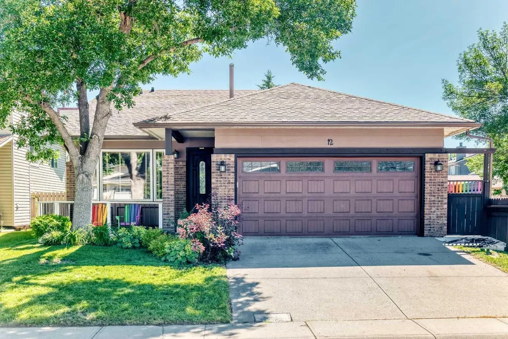 12 Sunvale Mews SE Calgary AB T2X 2P5