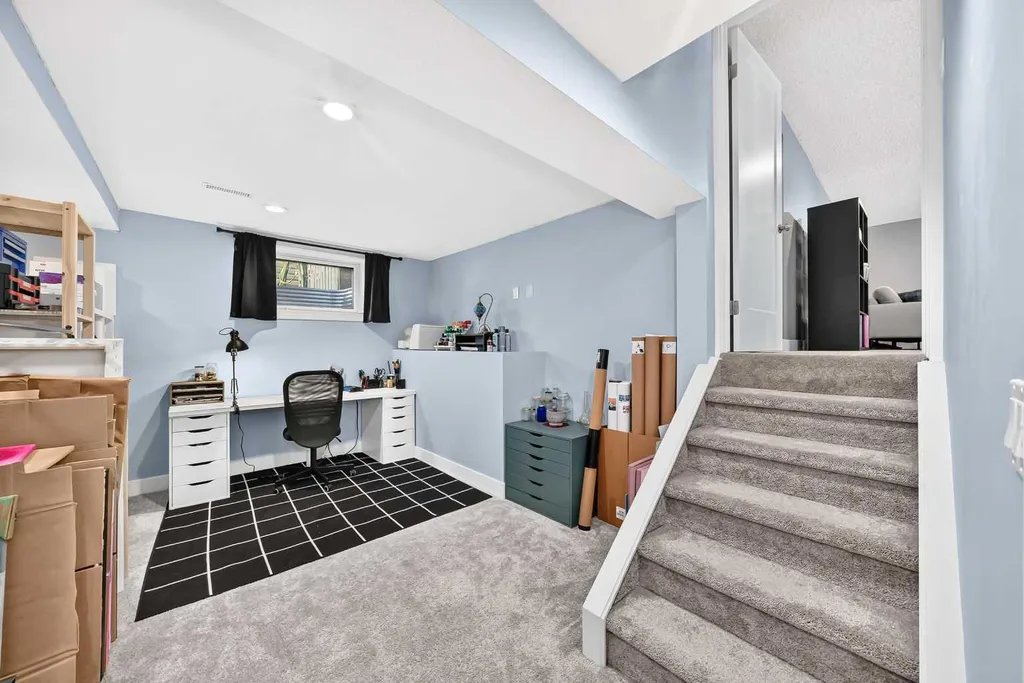 12 Sunvale Mews SE Calgary AB T2X 2P5