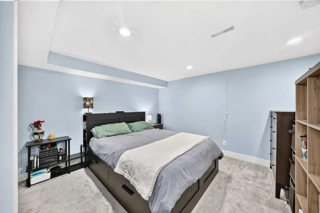 12 Sunvale Mews SE Calgary AB T2X 2P5