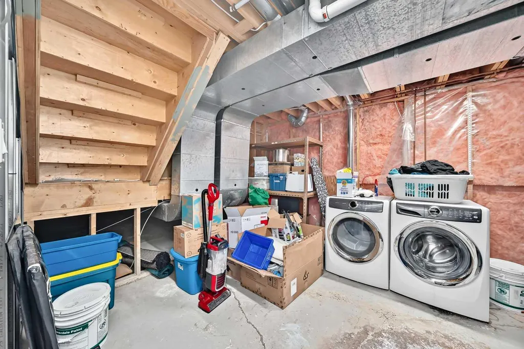 12 Sunvale Mews SE Calgary AB T2X 2P5
