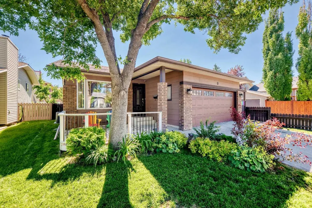 12 Sunvale Mews SE Calgary AB T2X 2P5