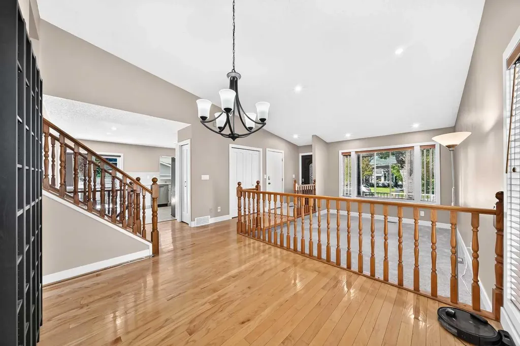 12 Sunvale Mews SE Calgary AB T2X 2P5