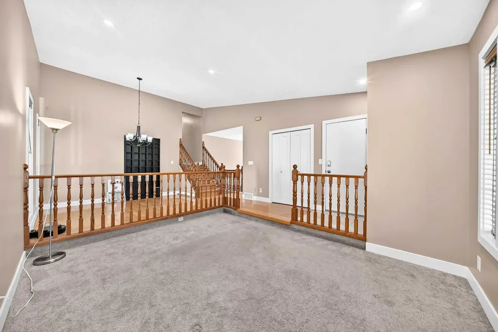 12 Sunvale Mews SE Calgary AB T2X 2P5