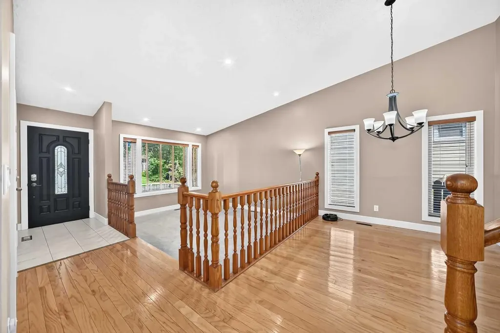 12 Sunvale Mews SE Calgary AB T2X 2P5