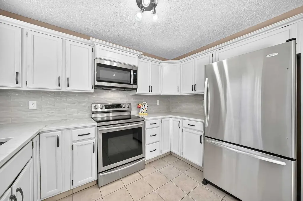 12 Sunvale Mews SE Calgary AB T2X 2P5