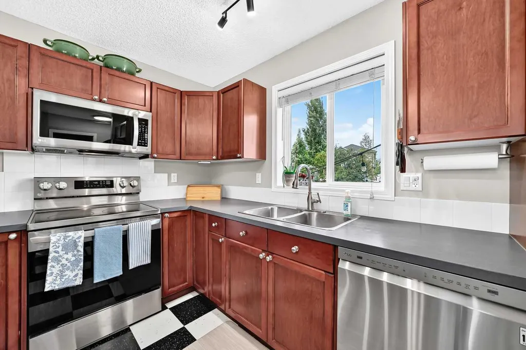 22 Everwillow Circle SW Calgary AB T2V4V2