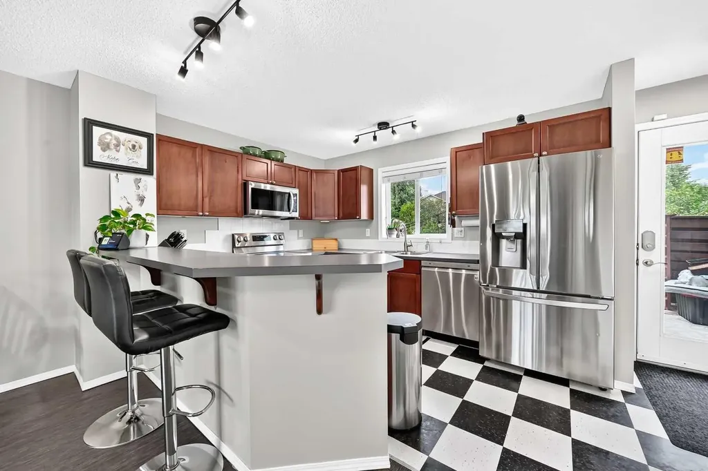 22 Everwillow Circle SW Calgary AB T2V4V2