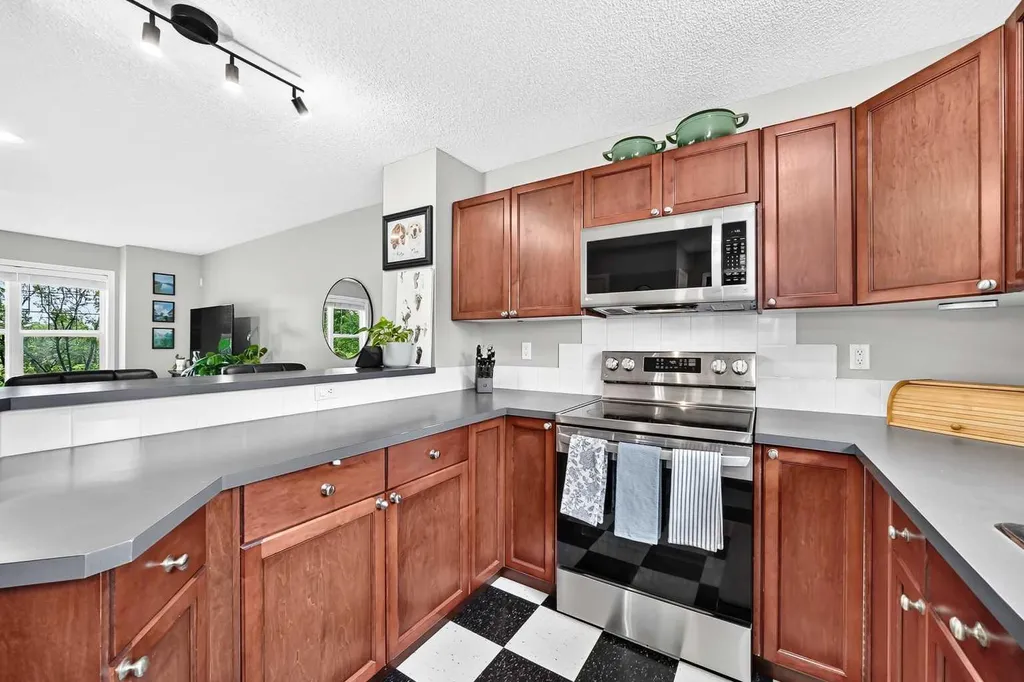 22 Everwillow Circle SW Calgary AB T2V4V2