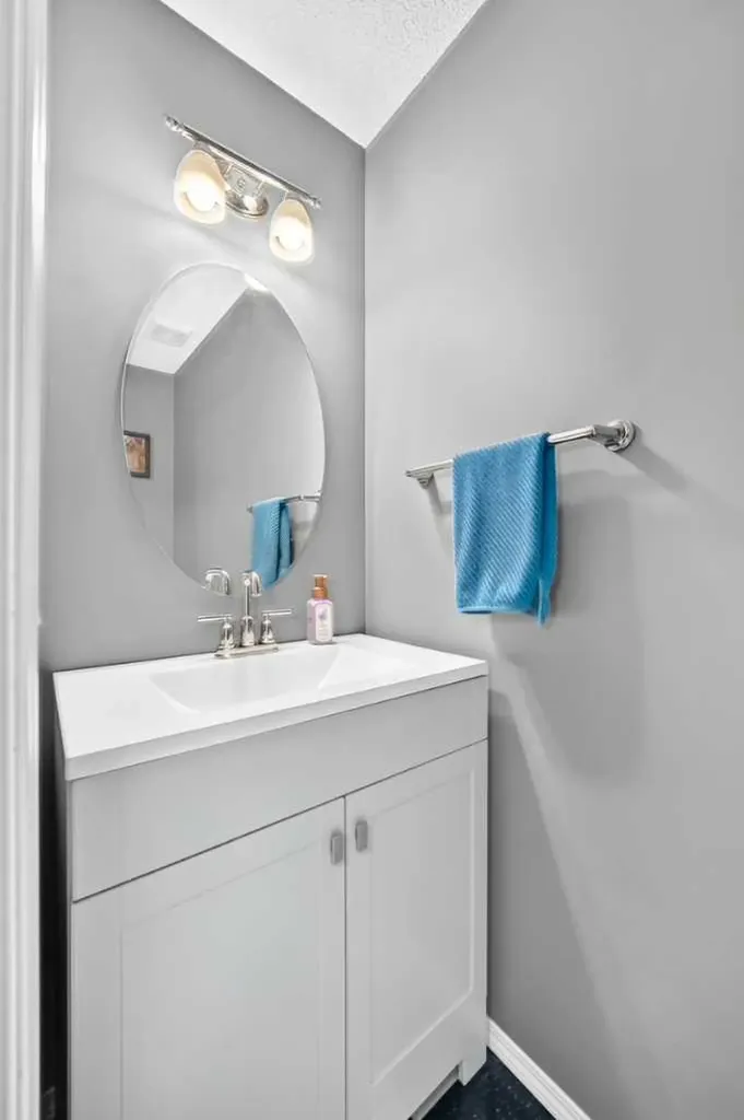 22 Everwillow Circle SW Calgary AB T2V4V2