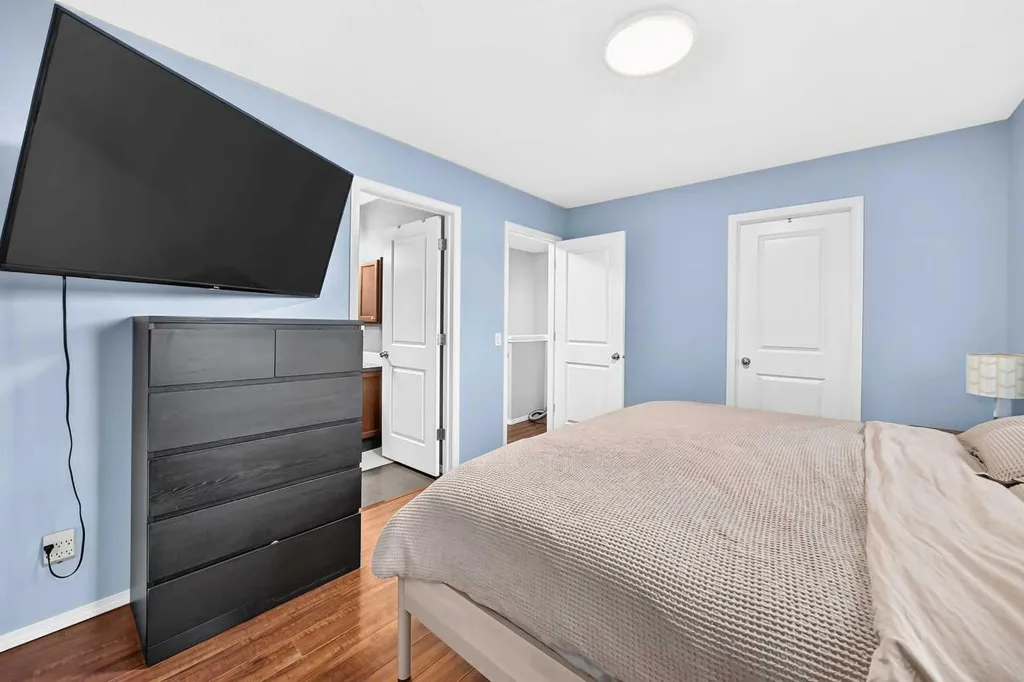 22 Everwillow Circle SW Calgary AB T2V4V2