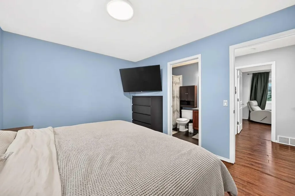 22 Everwillow Circle SW Calgary AB T2V4V2