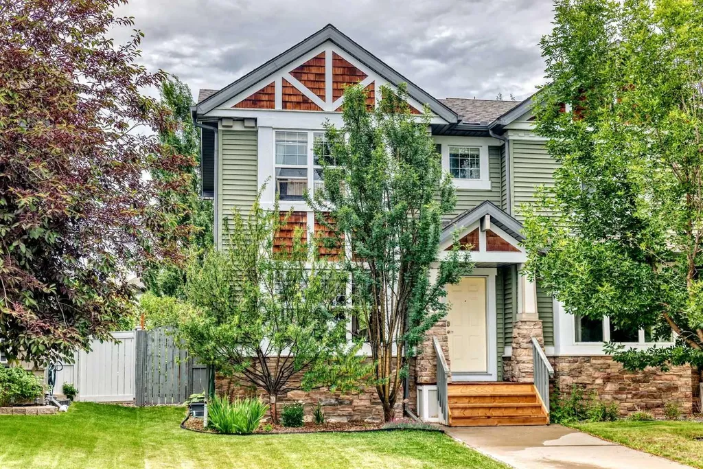 22 Everwillow Circle SW Calgary AB T2V4V2