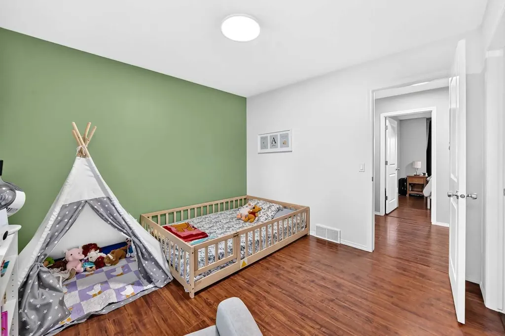22 Everwillow Circle SW Calgary AB T2V4V2
