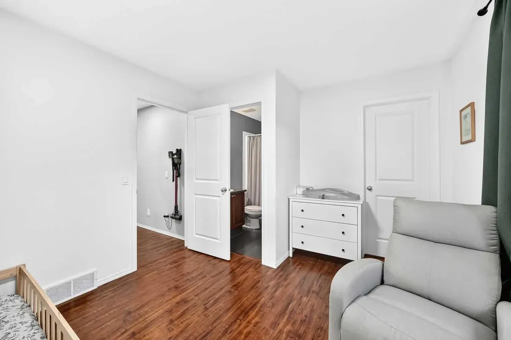 22 Everwillow Circle SW Calgary AB T2V4V2