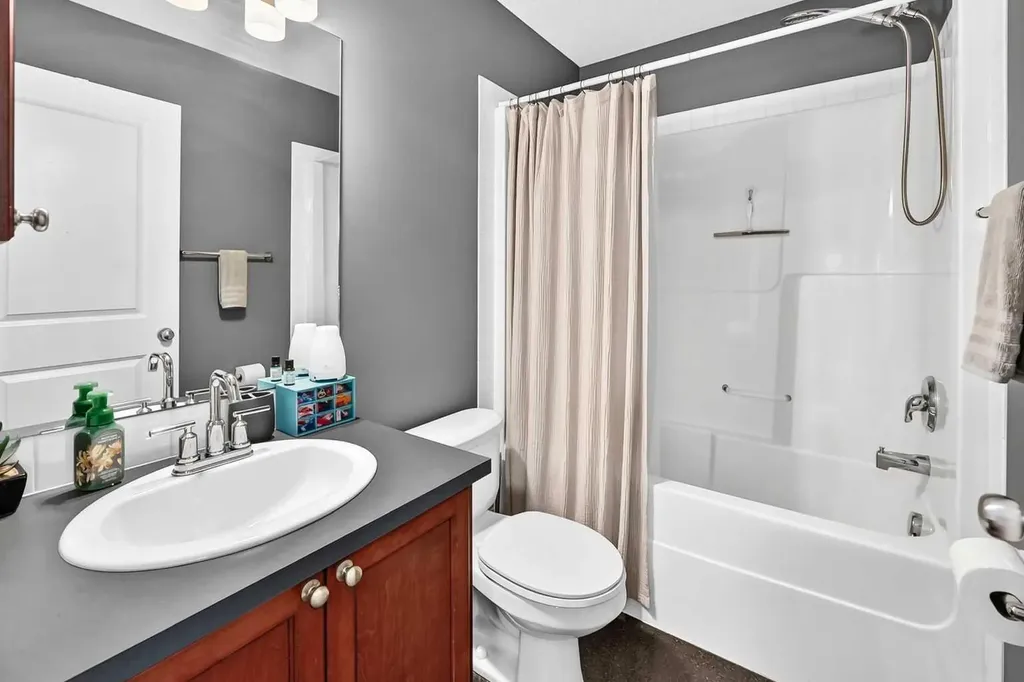 22 Everwillow Circle SW Calgary AB T2V4V2