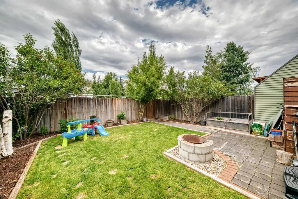 22 Everwillow Circle SW Calgary AB T2V4V2