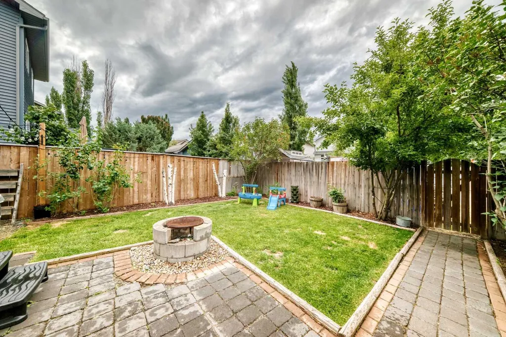 22 Everwillow Circle SW Calgary AB T2V4V2