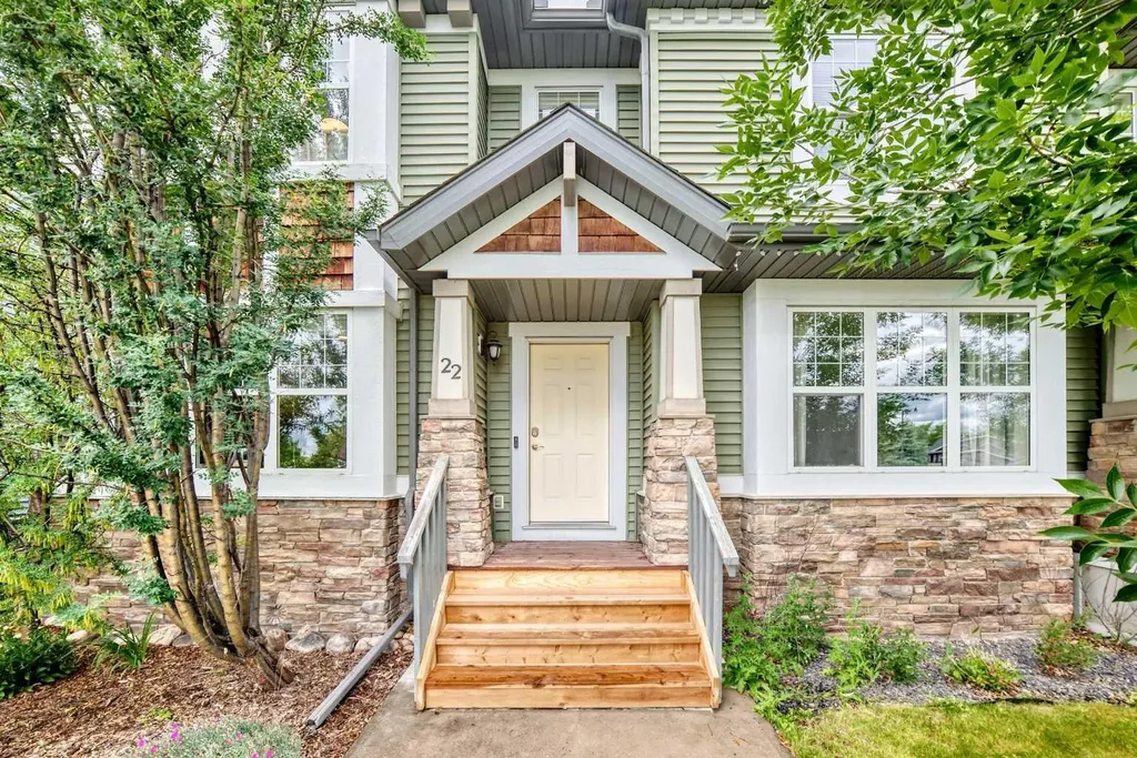 22 Everwillow Circle SW Calgary AB T2V4V2