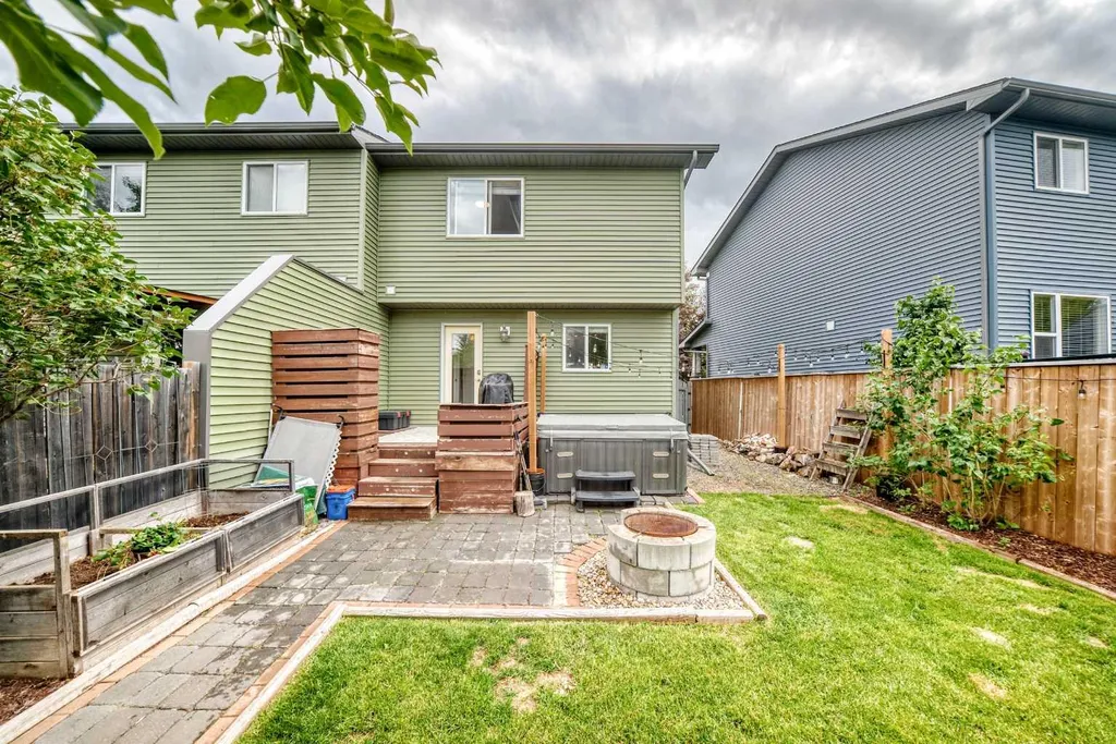 22 Everwillow Circle SW Calgary AB T2V4V2