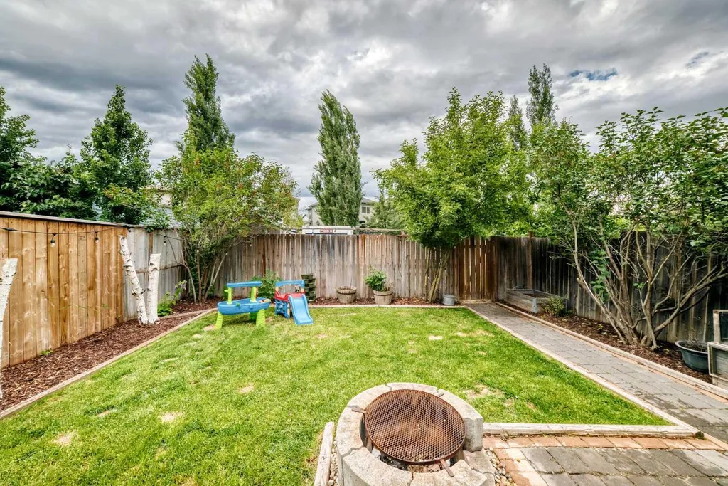 22 Everwillow Circle SW Calgary AB T2V4V2