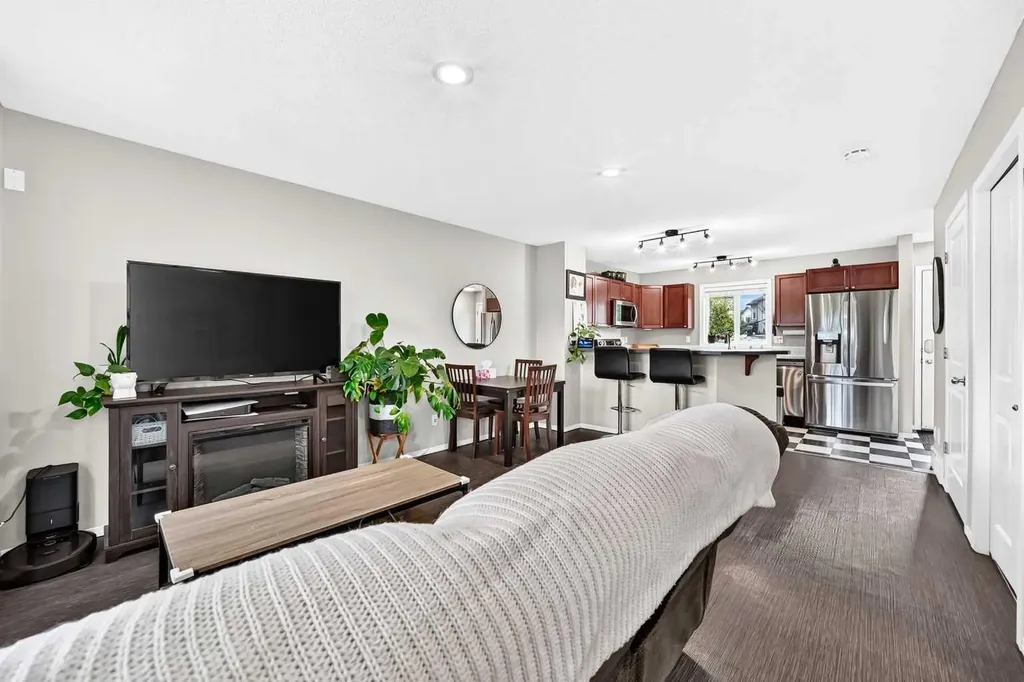 22 Everwillow Circle SW Calgary AB T2V4V2