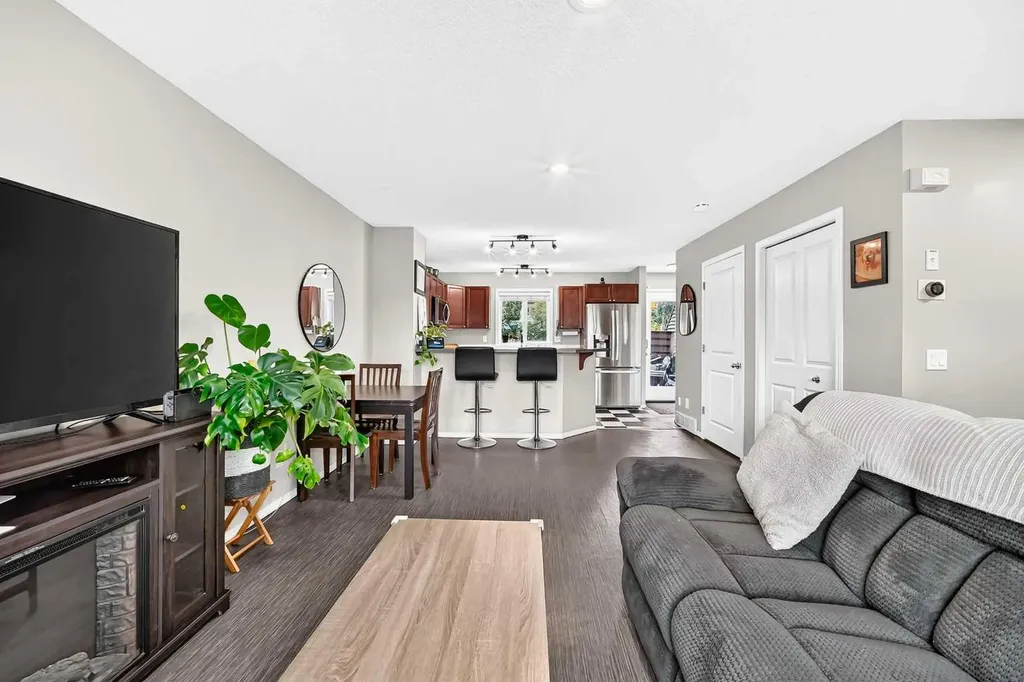 22 Everwillow Circle SW Calgary AB T2V4V2
