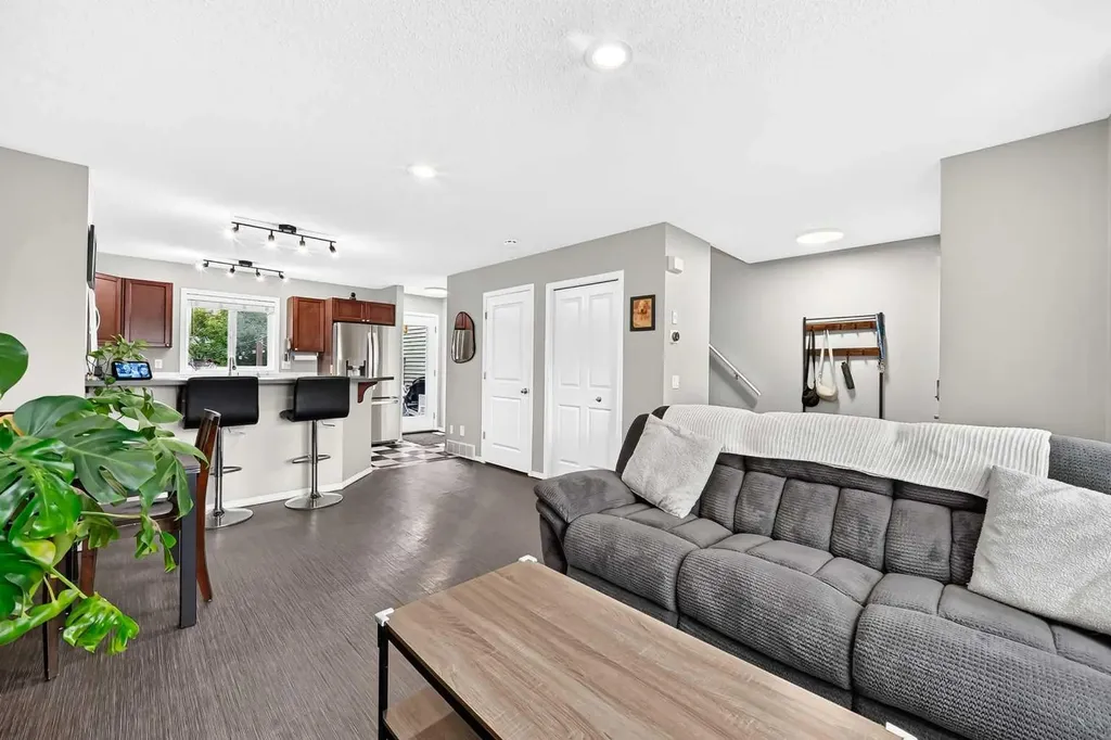 22 Everwillow Circle SW Calgary AB T2V4V2