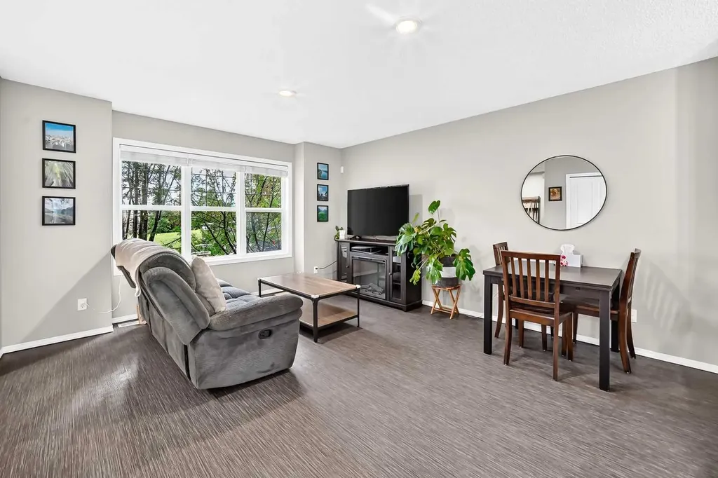 22 Everwillow Circle SW Calgary AB T2V4V2