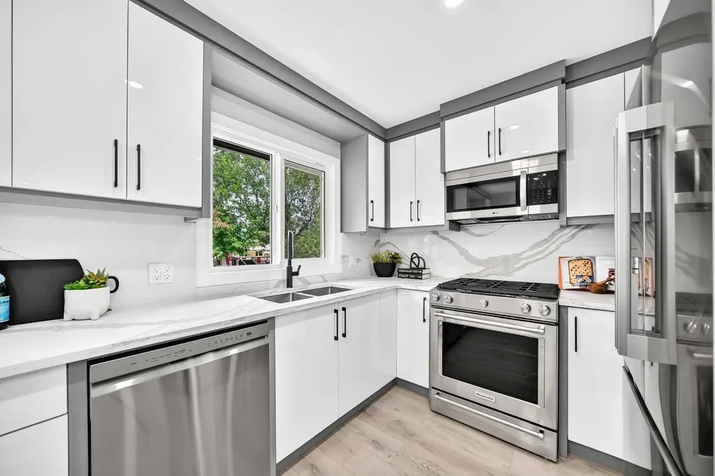 3824 Brooklyn Crescent NW Calgary AB T2L 1H2