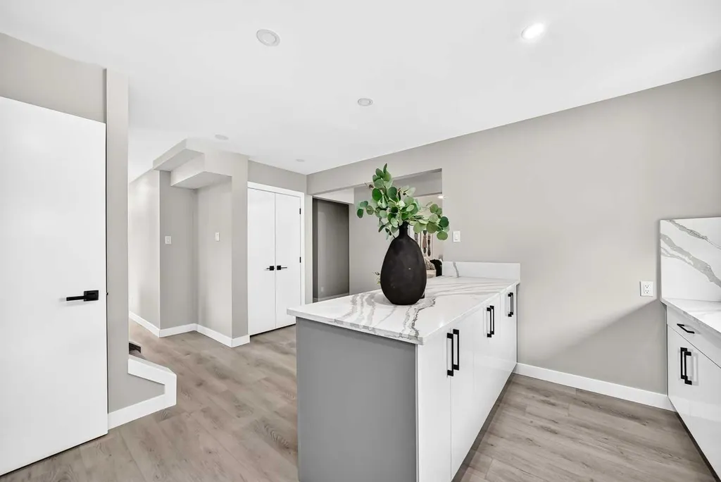 3824 Brooklyn Crescent NW Calgary AB T2L 1H2