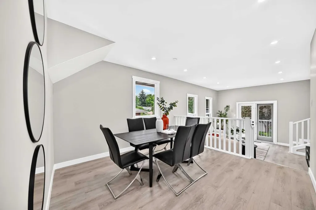 3824 Brooklyn Crescent NW Calgary AB T2L 1H2