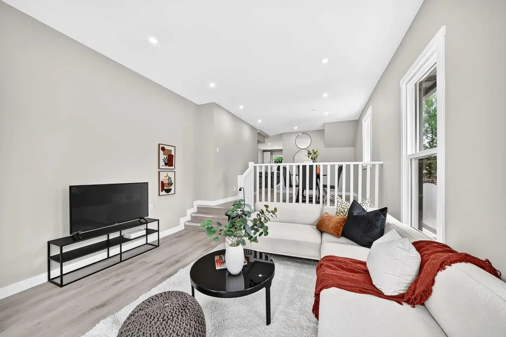 3824 Brooklyn Crescent NW Calgary AB T2L 1H2