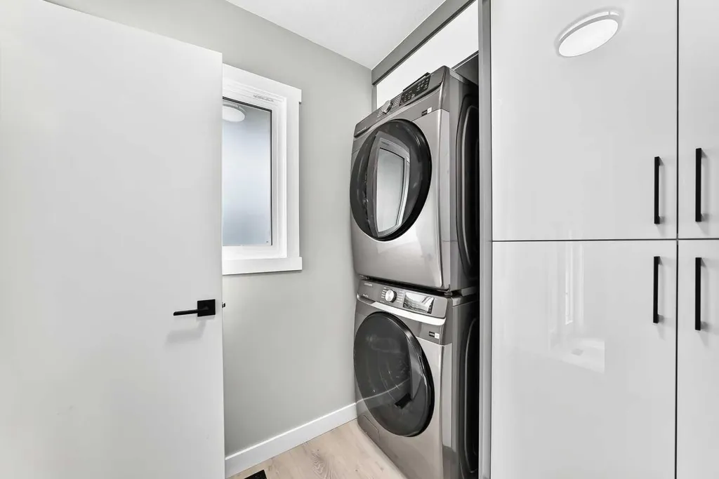 3824 Brooklyn Crescent NW Calgary AB T2L 1H2