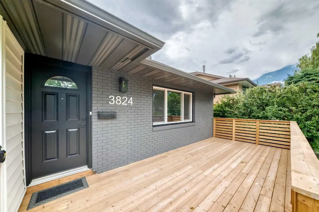 3824 Brooklyn Crescent NW Calgary AB T2L 1H2