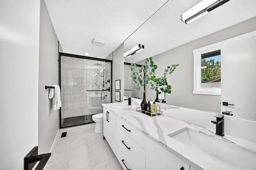 3824 Brooklyn Crescent NW Calgary AB T2L 1H2