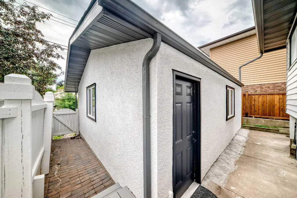 3824 Brooklyn Crescent NW Calgary AB T2L 1H2