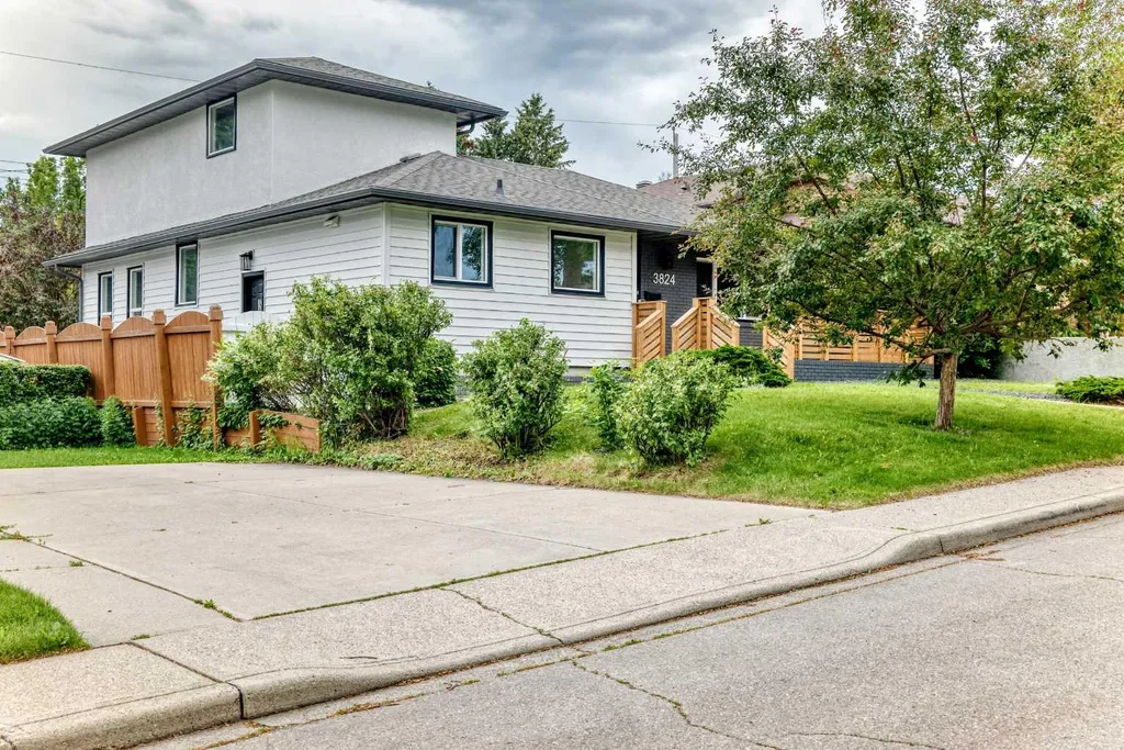 3824 Brooklyn Crescent NW Calgary AB T2L 1H2