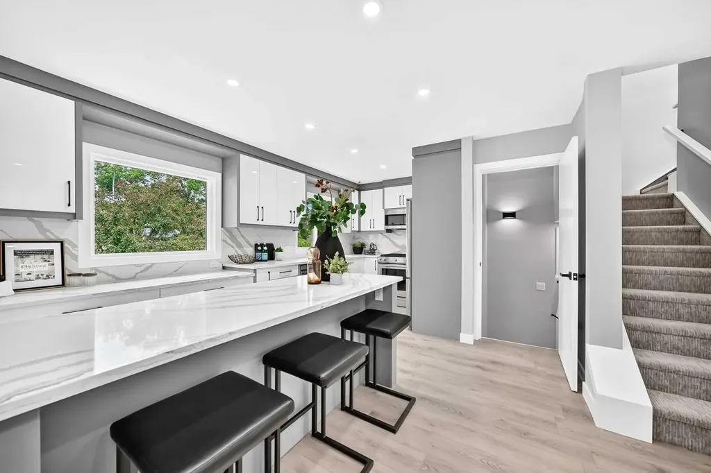 3824 Brooklyn Crescent NW Calgary AB T2L 1H2