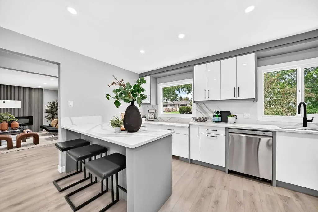 3824 Brooklyn Crescent NW Calgary AB T2L 1H2