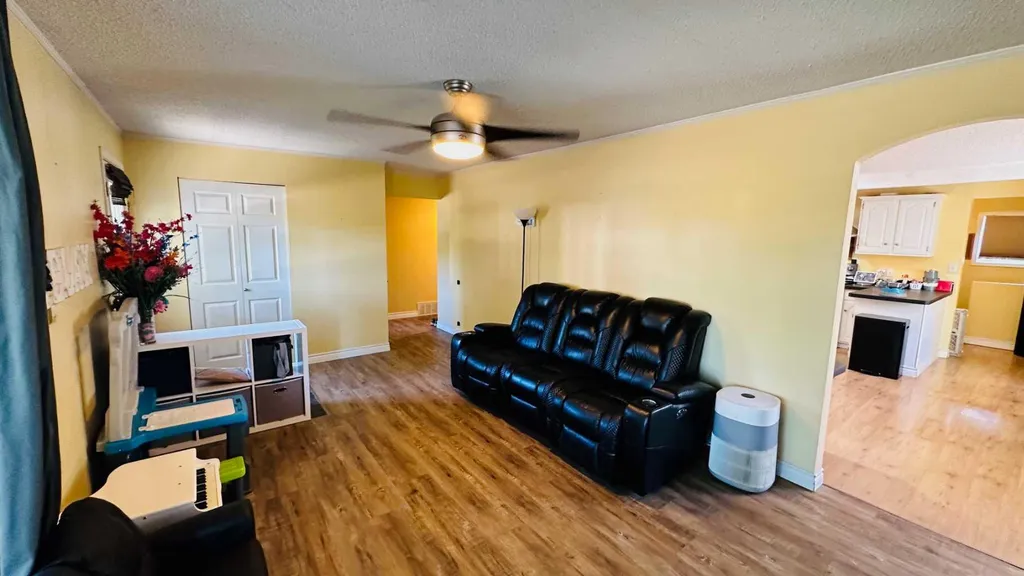 82 Villa Street Drumheller AB T0J0Y1