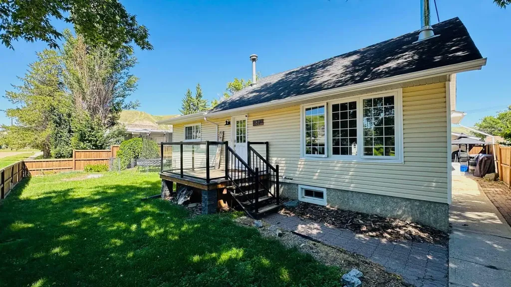 82 Villa Street Drumheller AB T0J0Y1
