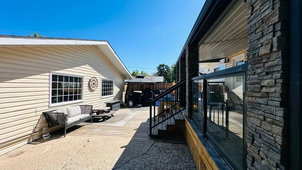 82 Villa Street Drumheller AB T0J0Y1