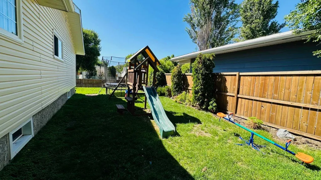 82 Villa Street Drumheller AB T0J0Y1