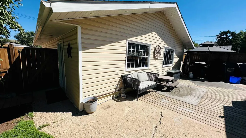 82 Villa Street Drumheller AB T0J0Y1