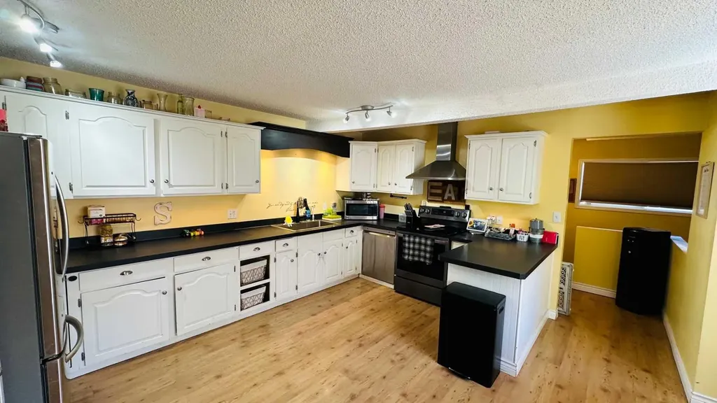 82 Villa Street Drumheller AB T0J0Y1