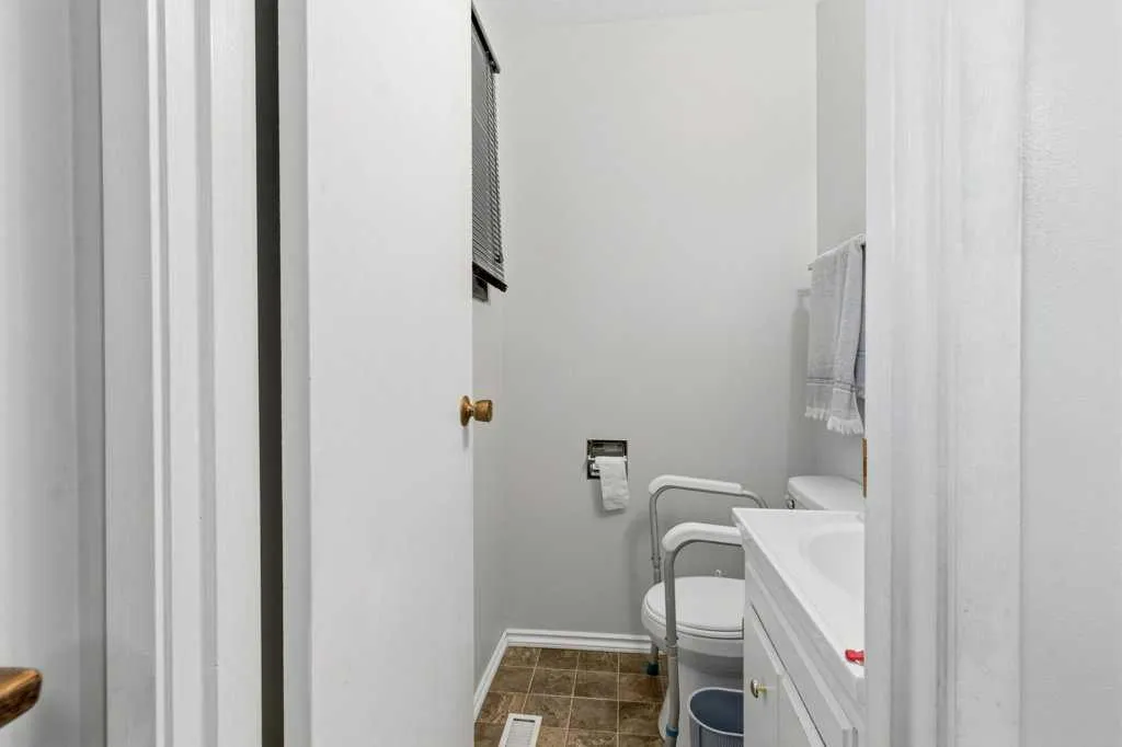 80 Oliver Street Red Deer AB T4P 1V6