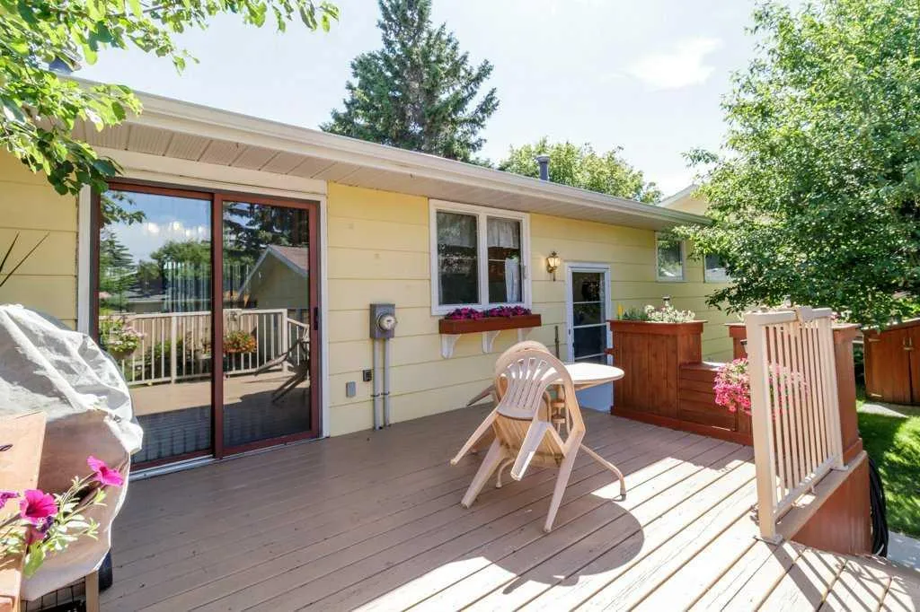 80 Oliver Street Red Deer AB T4P 1V6