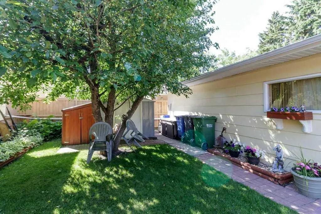 80 Oliver Street Red Deer AB T4P 1V6